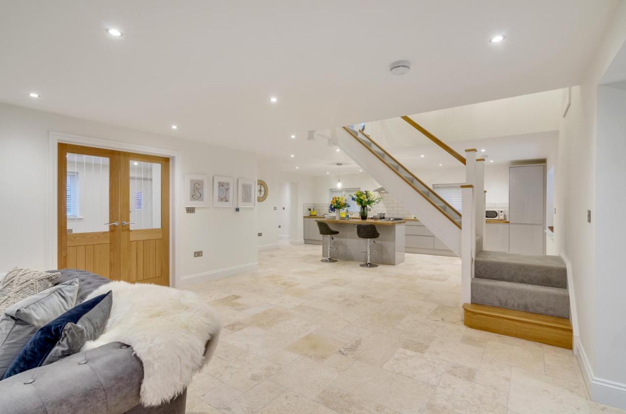 Spacious 6-Bed Home, Near The Norfolk Broads Clippesby Exterior foto