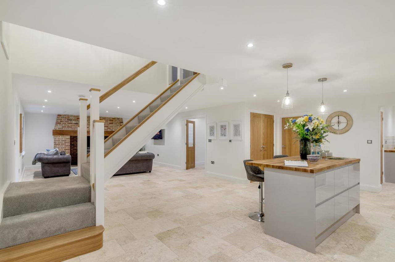 Spacious 6-Bed Home, Near The Norfolk Broads Clippesby Exterior foto