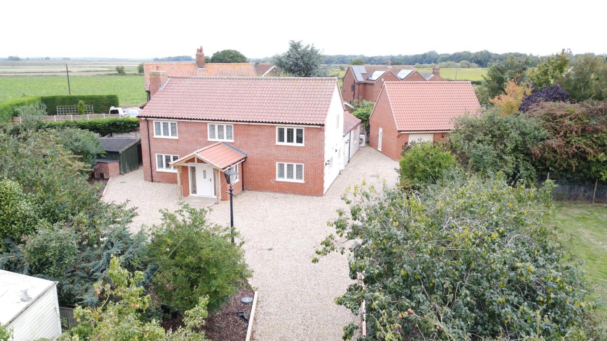 Spacious 6-Bed Home, Near The Norfolk Broads Clippesby Exterior foto
